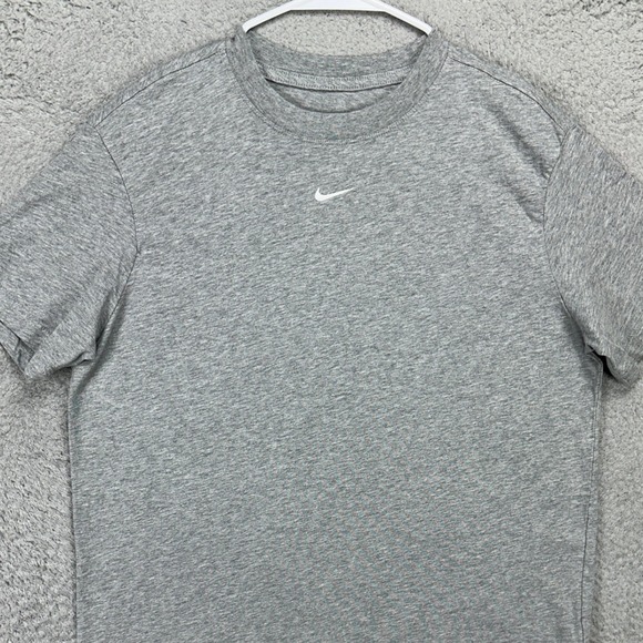 The Nike Tee T-Shirt Mens Small Gray Center Swoosh Loose Crewneck Short Sleeve